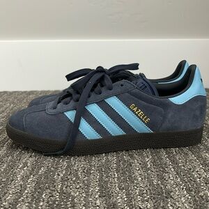 Adidas gazelles, Navy blue with gum sole